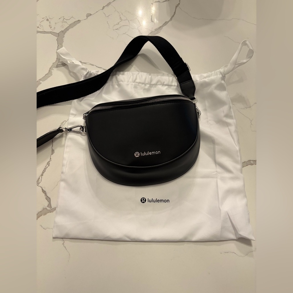 lululemon athletica Black Crescent Crossbody Belt Bag